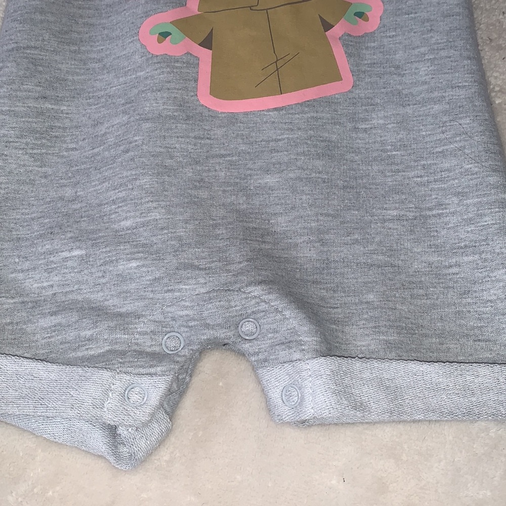 Disney Star Wars Gray Romper 6-9M Baby Yoda EUC - Picture 3 of 7